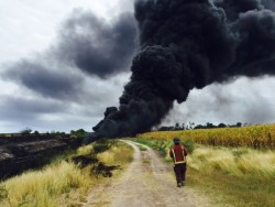 Se registra un incendio en toma clandestina de PEMEX