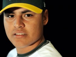 Arnold León llamado a las mayores con Oakland