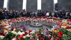 Conmemoran centenario del genocidio armenio; honran a víctimas