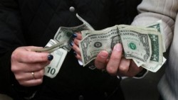 Dólar se vende en 15.54, pierde terreno frente al peso