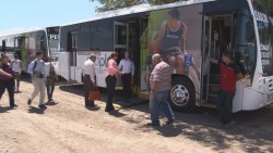 Entregan 4 unidades del transporte público para personas con capacidades especiales