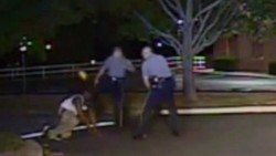 Video muestra violencia policial contra un negro en Delaware