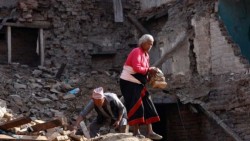Nepal clama por ayuda; ya son 110 los muertos en último terremoto