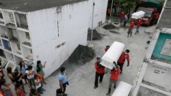 Sepultan a 48 de las 72 víctimas del incendio en la fábrica de Manila