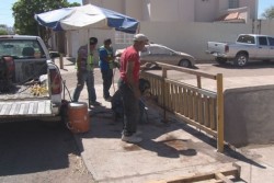 Colocan barandal en puentes de Villa Fontana