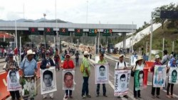 Toman normalistas caseta de Palo Blanco, Guerrero