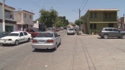 Vecinos de la colonia Infonavit Humaya no soportan fuertes olores de aguas negras