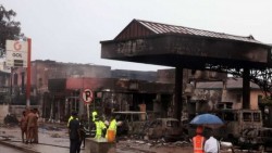 Suman 150 muertos por explosión en gasolinera de Ghana