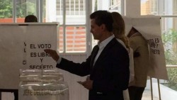 Enrique Peña Nieto acude a votar