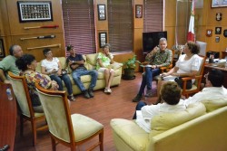 Se reúne el Alcalde de Mazatlán con vecinos del Fraccionamiento Jacarandas para hablar del tema de las inundaciones