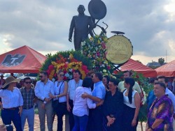 Don Cruz Lizárraga a 20 años de su partida es recordado por familiares, artistas y autoridades municipales de Mazatlán