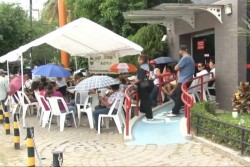 Barzonistas se plantan en oficinas del INFONAVIT
