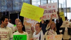 Donald Trump contrató a paleros para su evento en NY