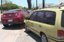 Accidente vehicular deja una persona lesionada en avenida Cerritos.