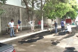 Rederos de Mazatlán realizan labores de reparación a las artes de pesca