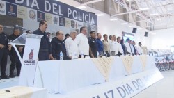Festejan a policías estatales