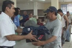 Entregan uniformes a trabajadores sindicalizados del STASAM