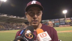 Rodrigo López se mantiene en roster de los Tomateros