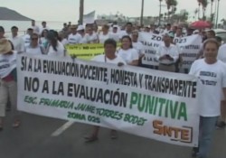 Miles de maestros salen nuevamente a las calles y piden respeten sus derechos laborales