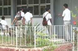 Estudiantes de secundaria en periodo de exámenes extraordinarios