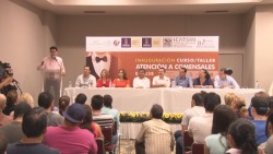 Capacita Icatsin a meseros de la localidad, en busca de brindar un mejor servicio a turistas