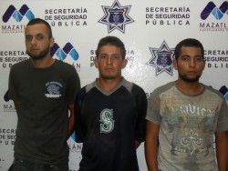 Detienen a tres personas con armas de fuego de alto poder