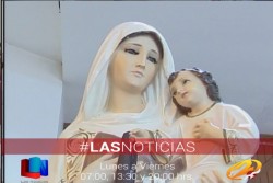 Decenas de feligreses acuden ante la Virgen del Carmen
