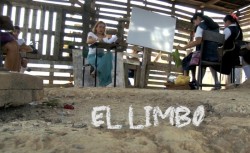 Estudiantes del "Limbo" reciben finalmente certificados oficiales de la SEPYC