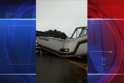 Otro trailer "atorado" en el Puente Negro