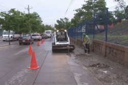 Trás las lluvias , brigadas realizan limpieza en calles y avenidas con arrastres