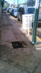 Agujero peligroso en esquina de Zapata y Andrade