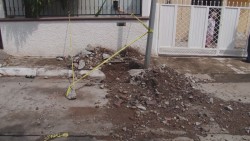 Piden a JAPAC que rellene sanja que realizó para reparar fuga de agua en la colonia STASE