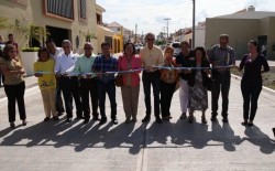 Pavimentan calle y reposición del sistema de drenaje  y agua en el fraccionamiento Playa Sur.