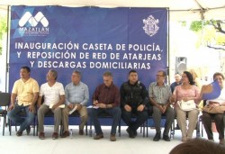 Alcalde de Mazatlán Inaugura obras en la colonia López Mateos.