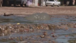 Colapsa de nuevo drenaje en la colonia Díaz Ordáz