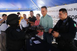 Anuncia Alcalde aumento salarial a policías para el 2016.