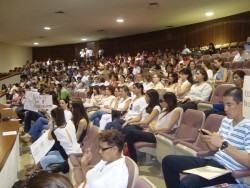 Congreso es rehén de grupos en tema de ley de protección a menores.