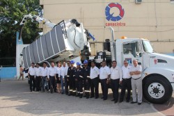 Entregan unidades y equipamiento a empleados de la JUMAPAM