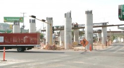 Avances importantes de edificación mantiene el puente a desnivel en la salida al sur de la ciudad: Wong.