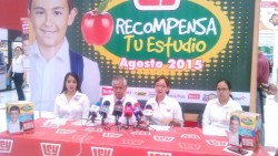 Tiendas ley premia a los alumnos de primaria que obtuvieron las mejores calificaciones