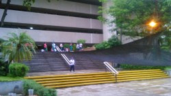 300 manifestantes bloquean accesos principales de Palacio de Gobierno, exigen solución a sus demandas