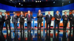 Pocas propuestas en primer debate republicano, eclipsado por Trump