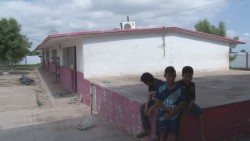 Denuncian condicionamiento de inscripción por cuotas escolares en plantel de Villa Juárez