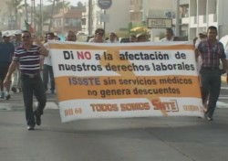 Marchan por cuarta ocasión Maestros en contra de la Reforma Educativa.