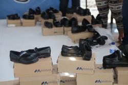 Más de mil estudiantes de educación básica reciben zapatos del alcalde de Mazatlán.