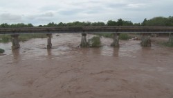 Fuertes lluvias mantienen arroyos y canales en Caimanero a su máxima capacidad