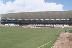 A ritmo acelerado levantan el  estadio de beisbol