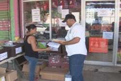 Con algunos retrasos, inició la entrega de paquetes de útiles escolares gratuitos