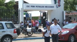 ¡Clases a medias, se regresa a estudiantes antes del horario de salida!.