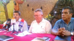 La coordinadora de la educación mantiene las manifestaciones en contra de la reforma educativa,  lideres sindicales  piden el dialogo con gobierno del estado.